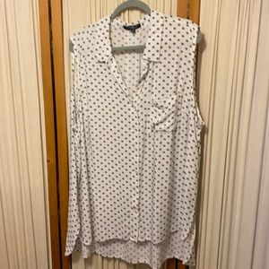 (3/$15)   Beautiful sleeveless dress shirt